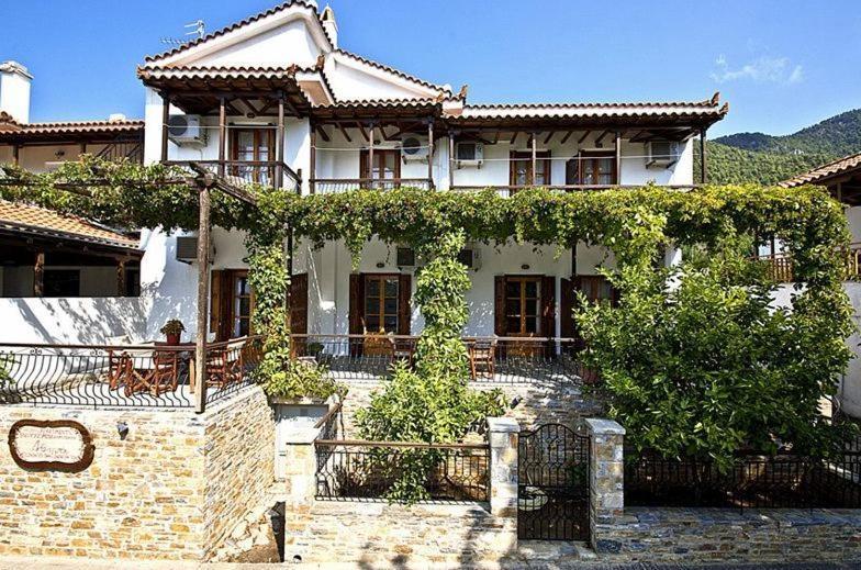 Athina Apartments Neo Klima Luaran gambar